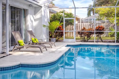 Vista exterior, Palm Harbor Paradise - Spacious Home In Quiet Neighborhood with Heated Pool, Billiard Room, Hot Tub in Palm Harbor (FL)