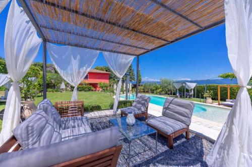 La Casa Fra gli Ulivi luxury apartments with pool near Cinque Terre and Tuscany 3