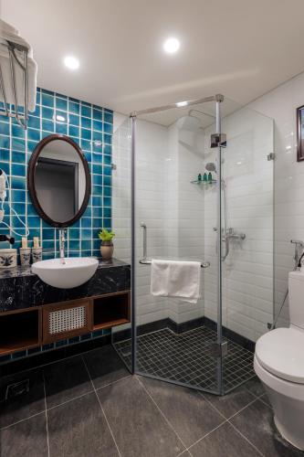 room detail thumbnail 2