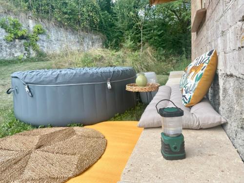 Jolie cabane avec jacuzzi pour les amoureux de la nature