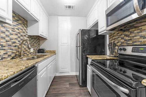 Family Friendly 2bdrm-Walk To At&t/Cowboys Stadium in Arlington, USA