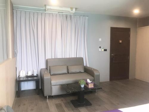 Cliff Lanta Suite Room Type - Deluxe Suite with Sea View