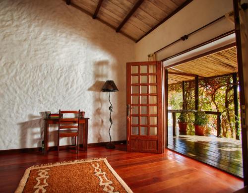 Балкон, The Litchi Tree Amber Mountain Boutique Hotel in Antsiranana