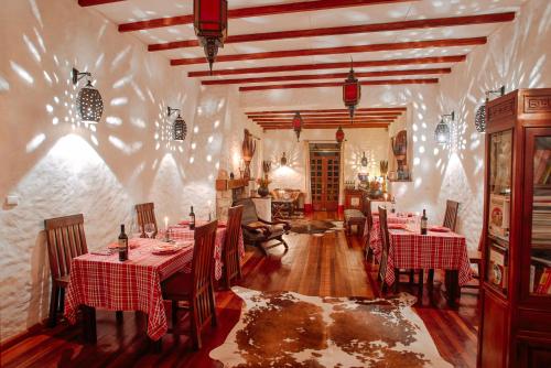 Ресторан, The Litchi Tree Amber Mountain Boutique Hotel in Antsiranana