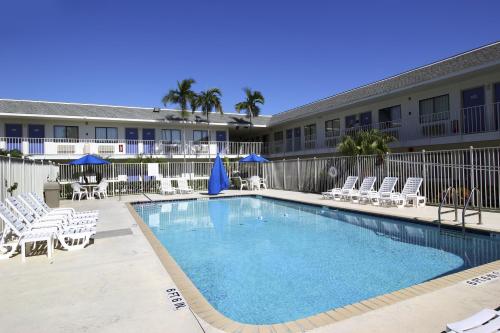 Motel 6-Lantana, FL