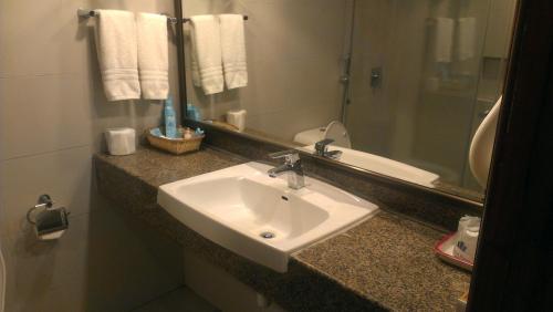 Regent Plaza Hotel & Convention Center photo 3