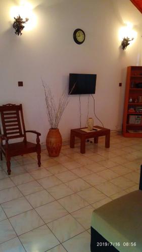 Shared lounge/TV area, Ceylon Travel and Stay Lodge in Sri Jayawardenepura Kotte