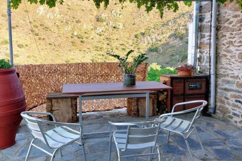 Kalavros cretan villa with magnificent view