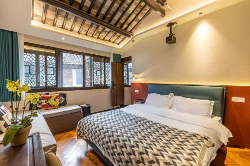 1 queen bed