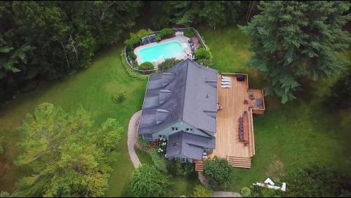 . Marmora Retreat - Unique Waterfront Farmhouse