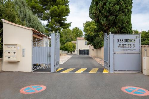 Villa 6 chambres - piscine - parking - wifi
