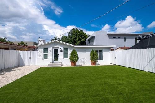 Entire Residential Home w/2BR in Coconut Grove