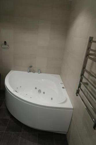 อ่างแช่น้ำร้อน, Moderne panoramaleilighet 3-roms i Olden in โอลเดน