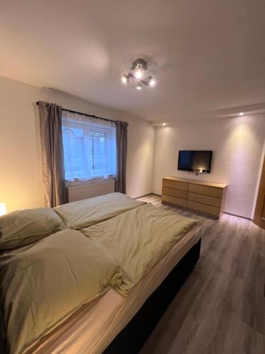 Schöne helle Ferienwohnung 64qm mit Kingsize Bett, Smart-TV, Wlan und sehr ruhige Lage