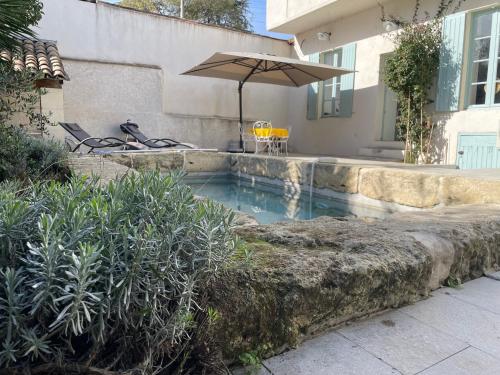 La Provence centre ville; Piscine,jardin,terrasse gîte à louer Nîmes