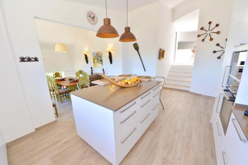 Tower Villa w Infinity Pool in Arretorta