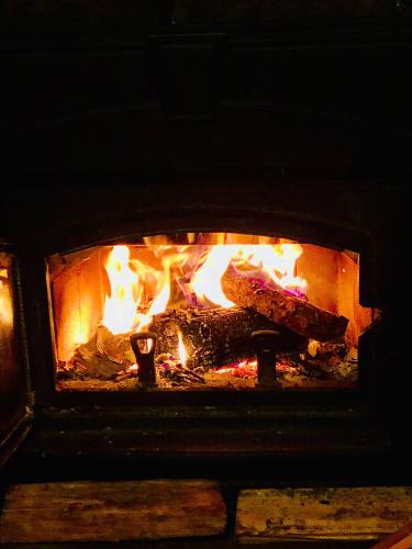 ⛰⛵️⛱Mt. Maplewood Lodge❤️Seasonal Specials ☆Poconos☆Cabin☆Hot⛷Tub☆Game Room☆ thumb 3