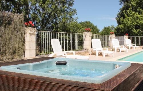 Gorgeous Home In Saint-mard-de-guron With Outdoor Swimming Pool