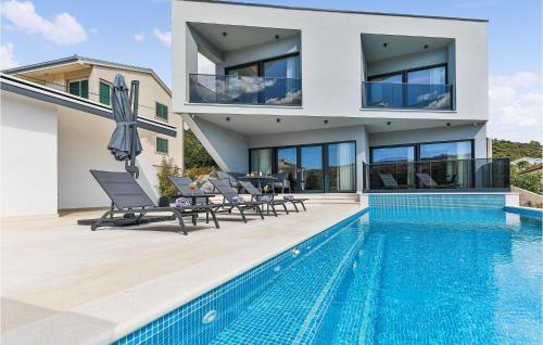 Awesome Home In Marina With Wifi, Heated Swimming Pool And 5 Bedrooms