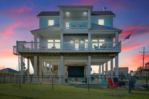 Amazing Ocean View, Relaxing Beach Walk,Pet Friendly, Fire pit, and Outdoor Movie