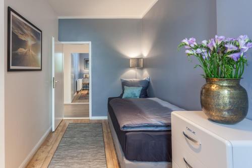 Paul Robeson Str. II - image 4