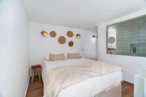 Casa Estabulo- Cozy Rustic Farmhouse (HORSE LOFT) in Estombar