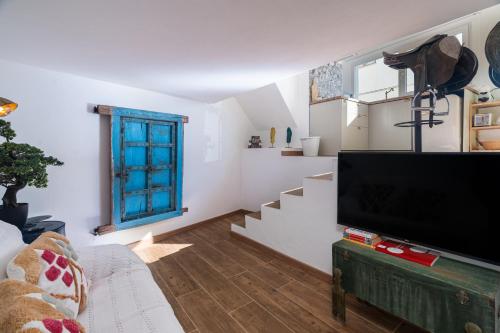 Casa Estabulo- Cozy Rustic Farmhouse (HORSE LOFT) in Estombar