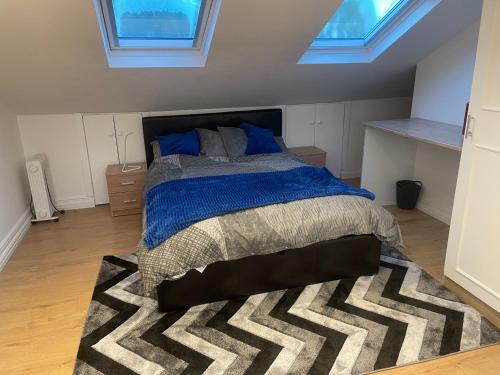 Beautiful loft with En-Suit in a family house,, London (photo 10)