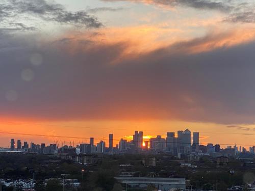 2 Bed Penthouse-Riverside View in East London, Barking