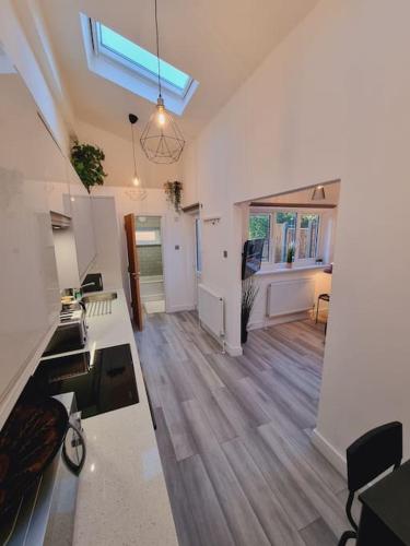 Boutique Modern Apartment Opposite Station