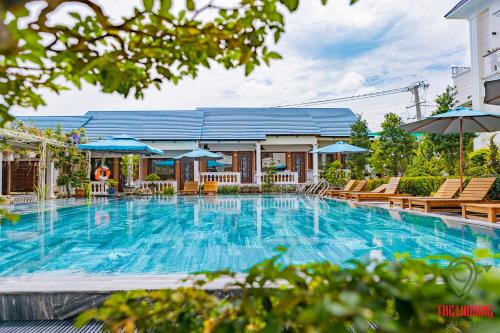 Swimming pool, The Landing Resort near Phu Quoc Waterfall