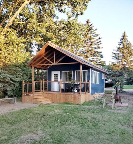 The Nest Cozy Cottage at the Lake in Gravelbourg