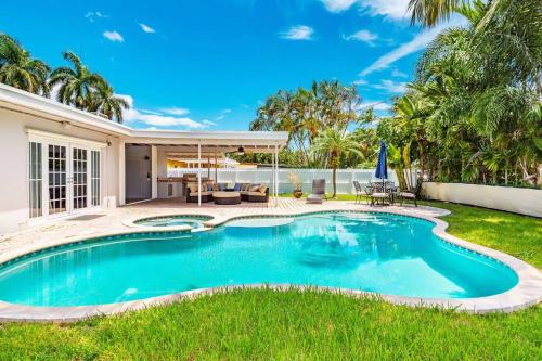 Spacious Hollywood 3BR with pool near beach