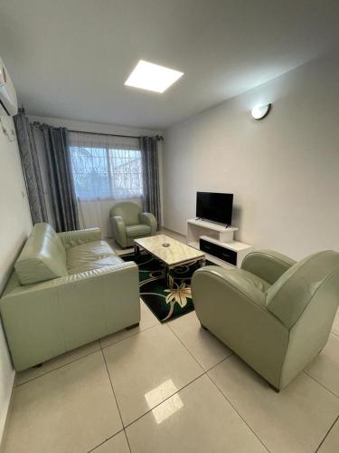 Спільний лаунж/ТБ зона, Résidence 2JGE (Residence 2JGE) in Bonabéri