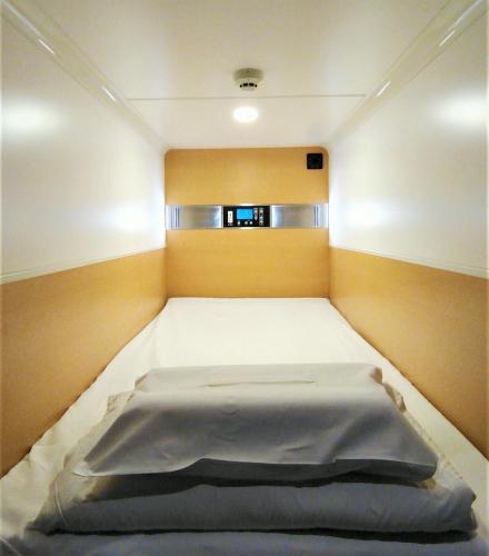 Men Only Capsule Room & Sauna, Bathhouse 男性専用サウナ&カプセル Minami Roppongi