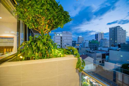 Deluxe Double or Twin with Balcony and City View image 10
