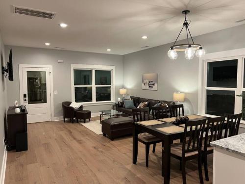 Brand New Luxury home 2022-Hot Tub-Pet Friendly in Hixson (TN)