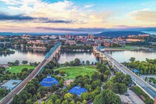 Brand New Luxury home 2022-Hot Tub-Pet Friendly in Hixson (TN)