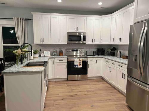 Brand New Luxury home 2022-Hot Tub-Pet Friendly in Hixson (TN)