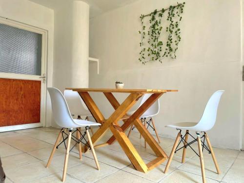 Habitación privada en edificio céntrico (amarillo)