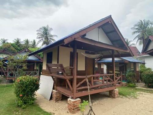 Pinks Bungalow 2