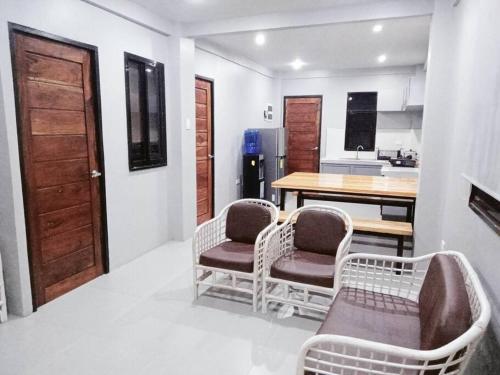 Minimalist 2 bedroom house in โอปอล