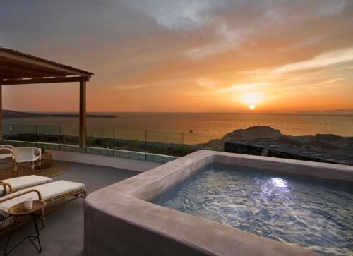 Suite Junior Exclusive con jacuzzi y vistas al mar y al atardecer