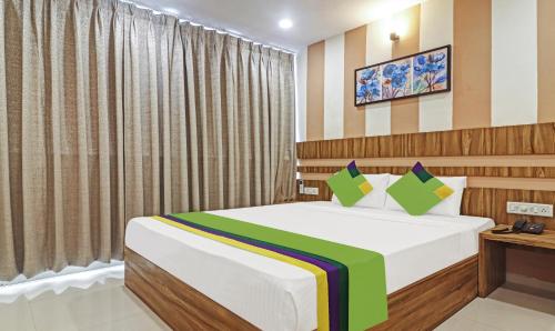 Treebo Trend Arastu Grand - 8 km away from Rajiv Gandhi International Cricket Stadium, Hyderabad