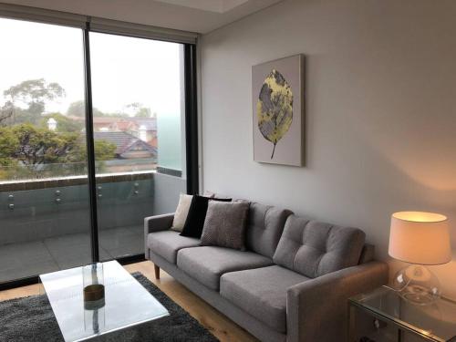 One-Bedroom Apartment image 6