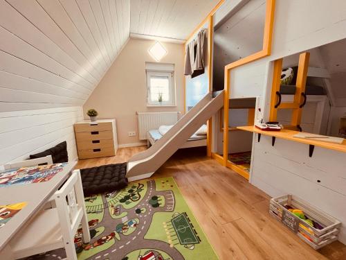 NEU - Familienfreundliches Ferienhaus am GoitzscheSee - 150m bis zum See