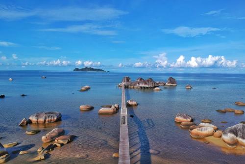 Tuvākā izklaides vieta, Natuna Dive Resort in Anambas Islands