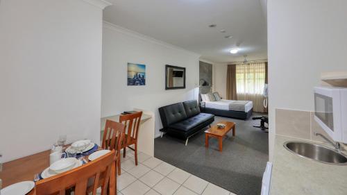 keuken, Heritage River Motor Inn in Grafton