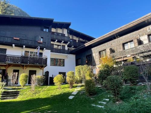 Apartment Les Charmoz-3 by Interhome in لا فراسي