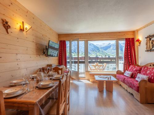 Apartment Le Bec Rouge - Le Lac-7 by Interhome in Tignes